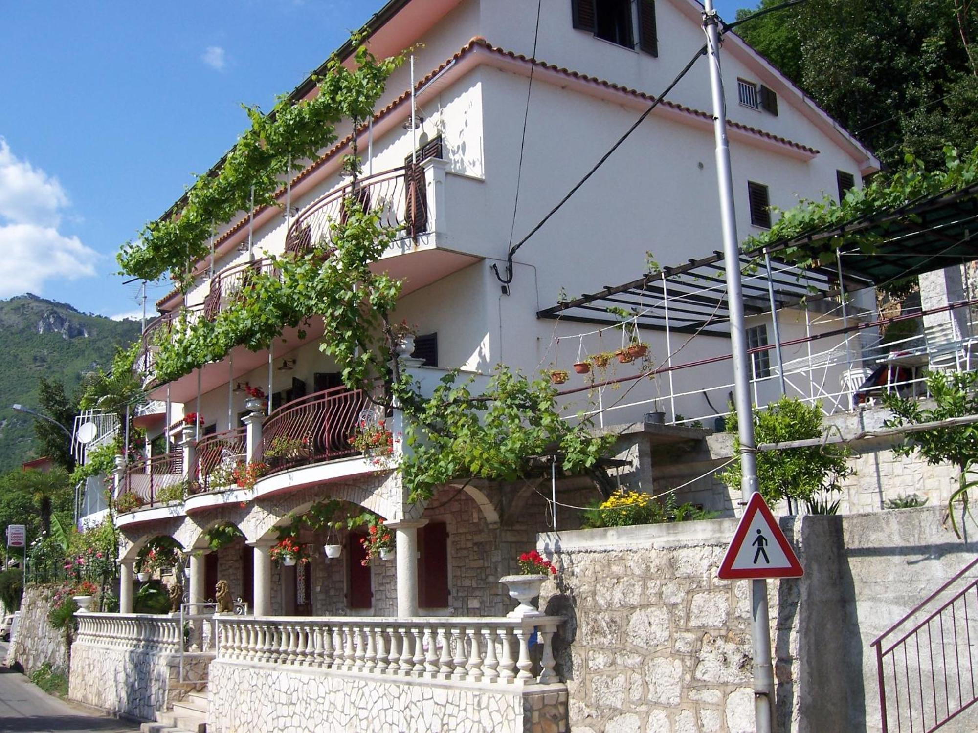 Apartments And Rooms Deskovic Mošćenička Draga Esterno foto