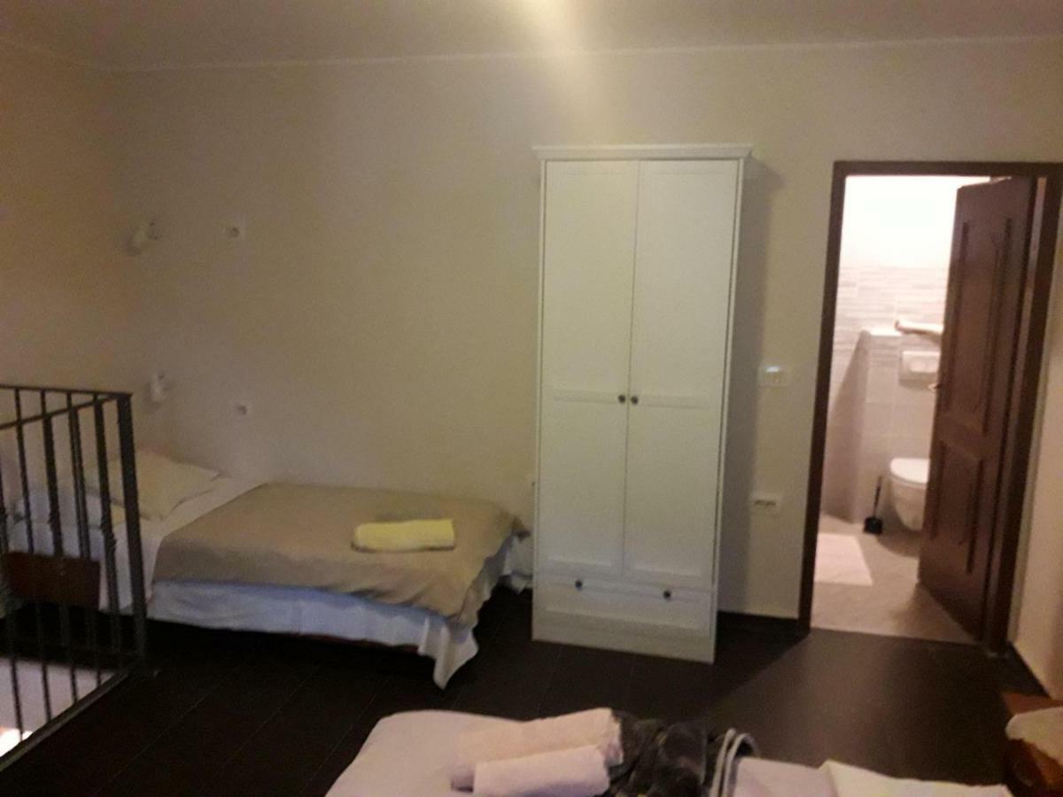 Apartments And Rooms Deskovic Mošćenička Draga Esterno foto
