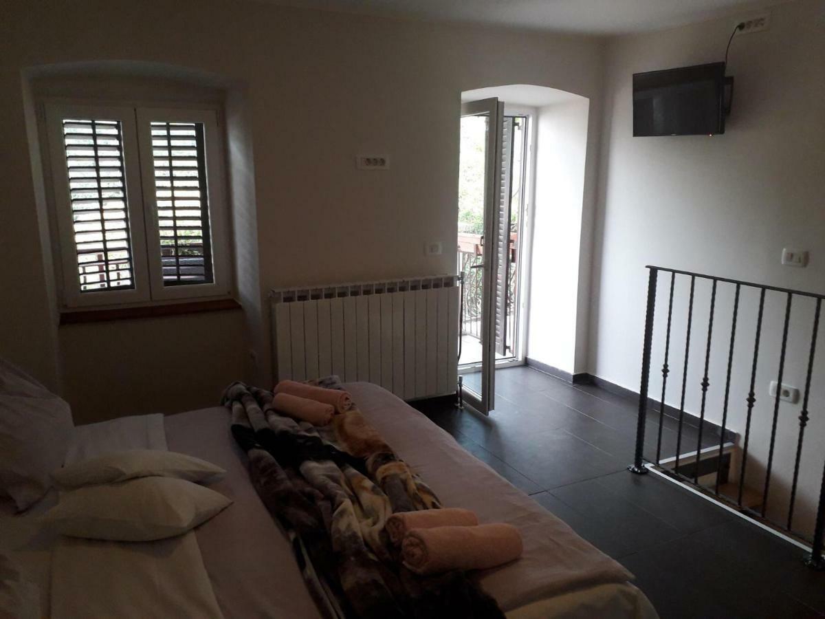 Apartments And Rooms Deskovic Mošćenička Draga Esterno foto