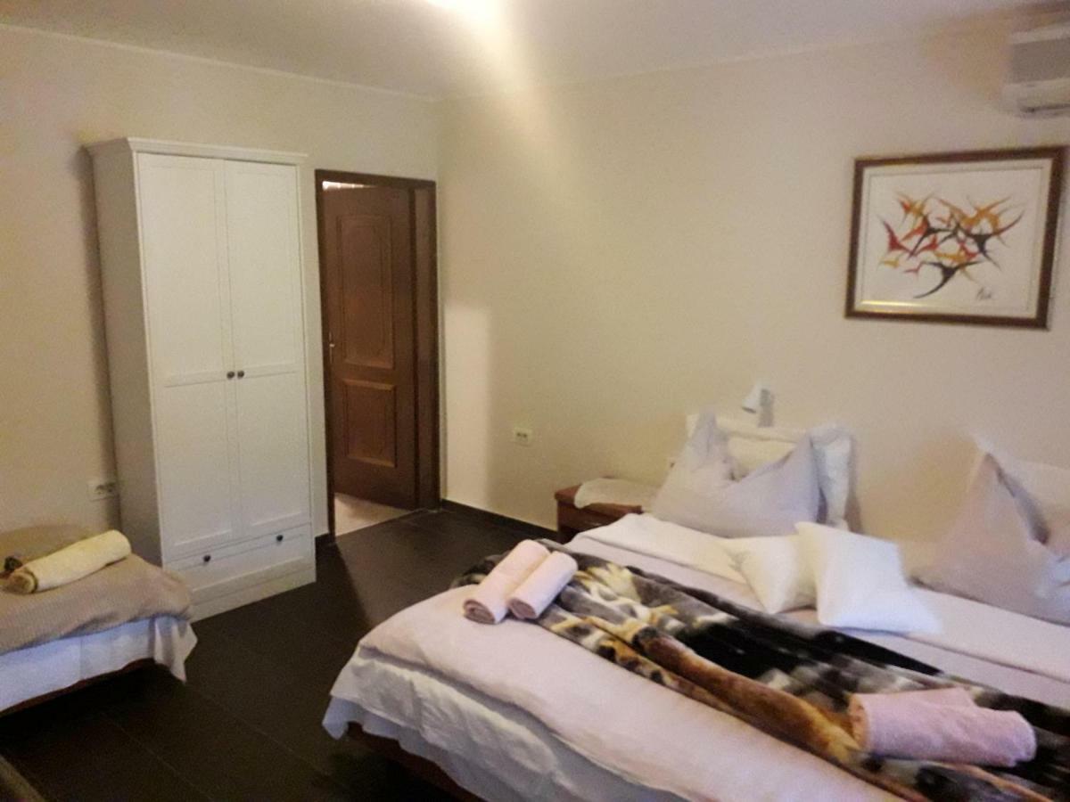 Apartments And Rooms Deskovic Mošćenička Draga Esterno foto